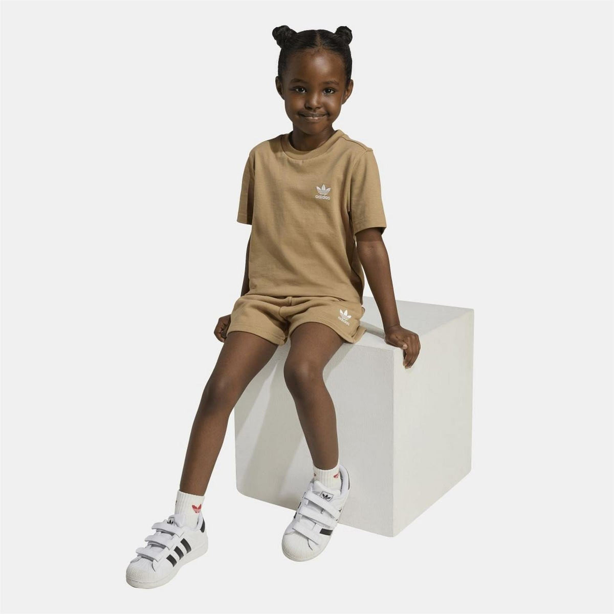 Brown adidas kids set with crew neck T-shirt and elastic shorts, trefoil marks