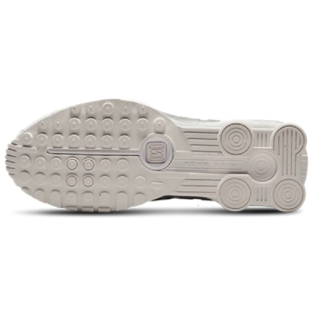 Women's Nike SHOX R4 outsole, white rubber traction with circular pods and grooves