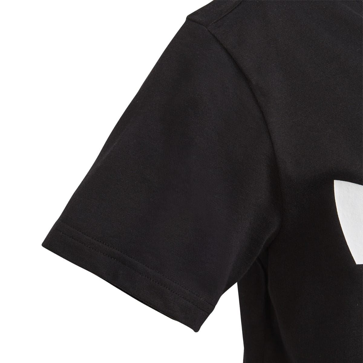 Kids black T-shirt with short sleeves and curved hem; side seam detail