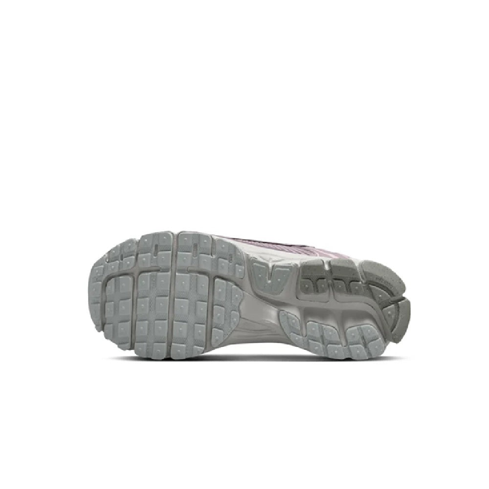 Nike Zoom Vomero 5 outsole with gray tread and off-white side walls