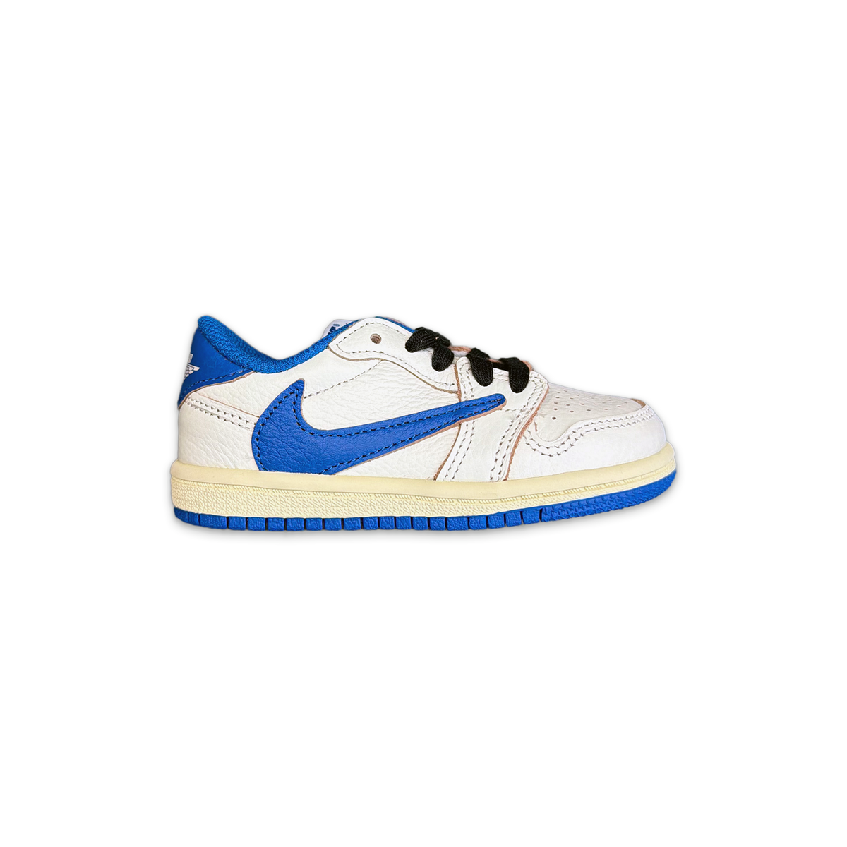 Kids low-top sneakers, white with blue overlays and black laces, flat toe.