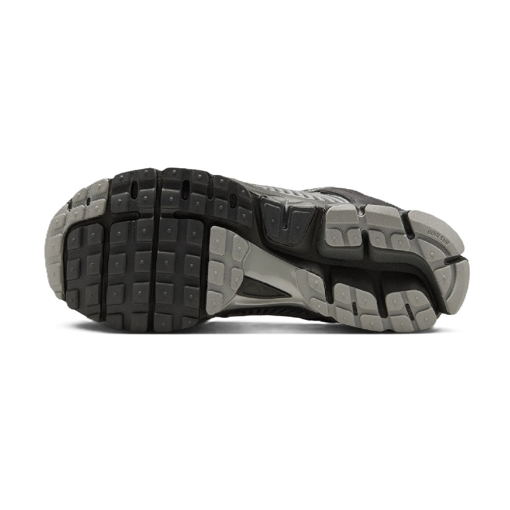 Men's Nike Zoom Vomero 5 outsole, black tread with gray and light gray segments