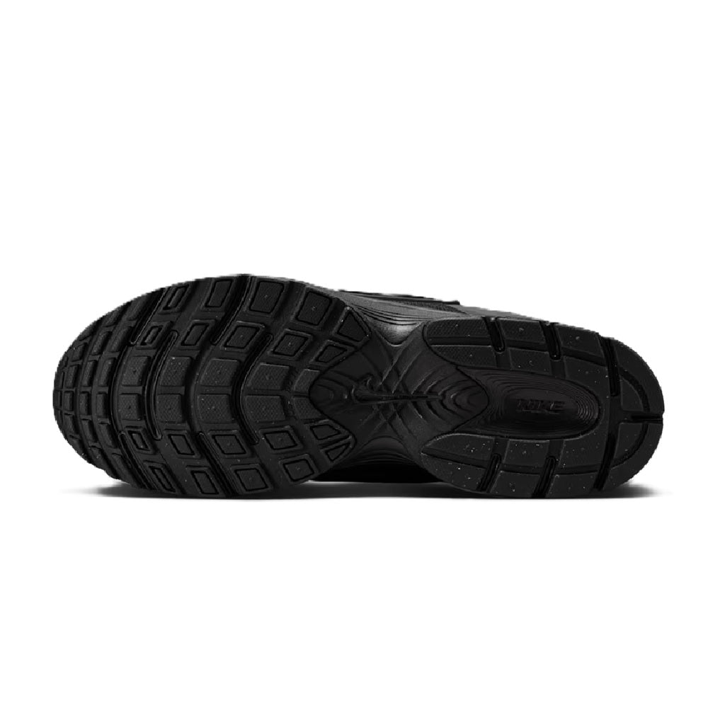 Nike V5 RNR extra wide black rubber outsole tread, shoe bottom view.