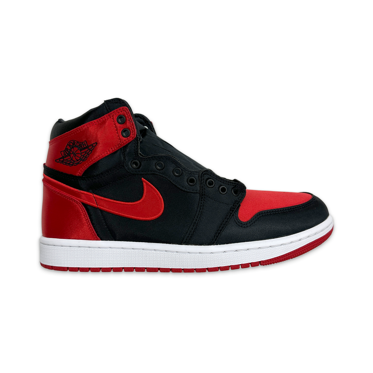 Air Jordan 1 Retro High sneakers in black and red with white rubber sole