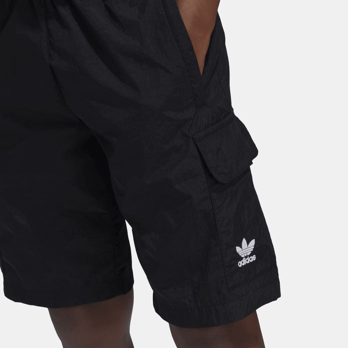adidas Originals juniors cargo shorts in navy with multiple pockets, suitable for ages 8-16, casual youth summer clothing