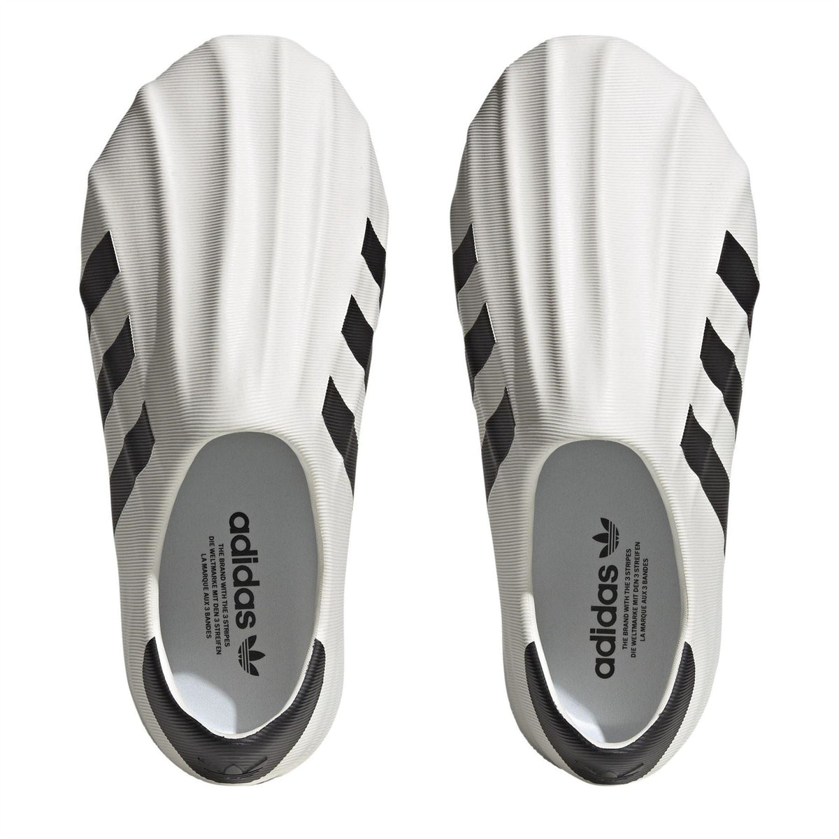Junior adidas Originals Superstar Slip-On Trainers in size 3-5, featuring classic design and comfortable slip-on style for kids.