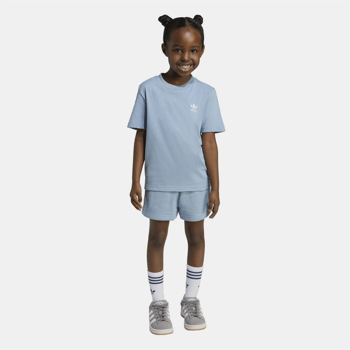 Adidas Originals shorts and T-shirt set, featuring a stylish polo shirt and vest, casual sportswear for men and women.