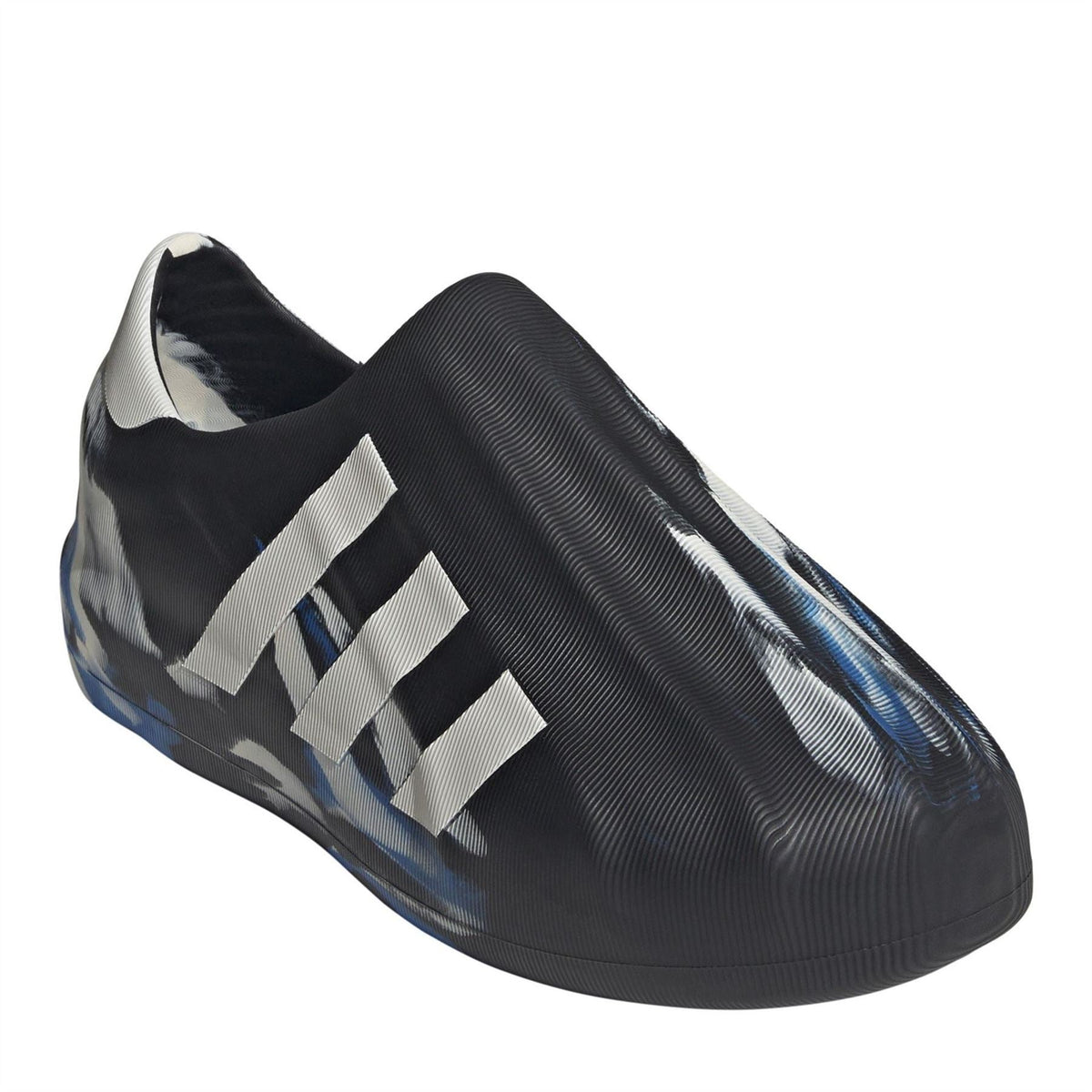 Junior adidas Originals Superstar Slip On Trainers in size 3-5, featuring classic design and comfortable slip-on style for kids.
