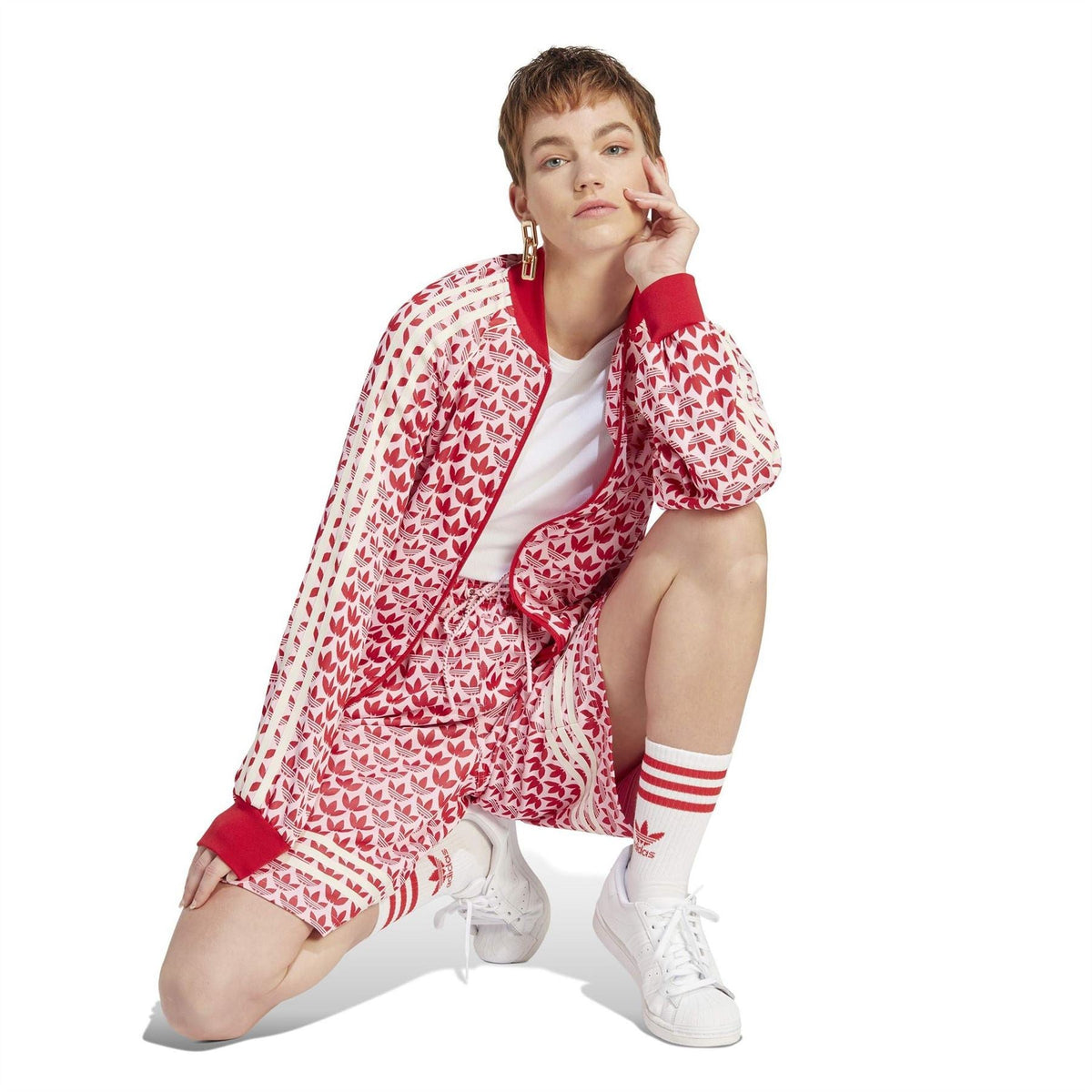 Red and white leaf-pattern shorts with elastic waistband, drawcord, and striped hem