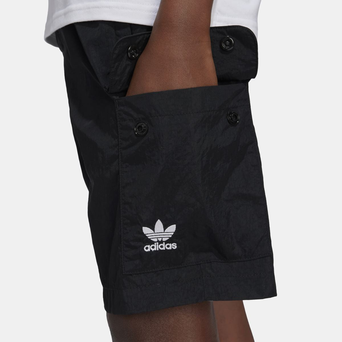 Junior boys' adidas Originals cargo shorts in black with multiple pockets, casual style, perfect for ages 8 to 16.