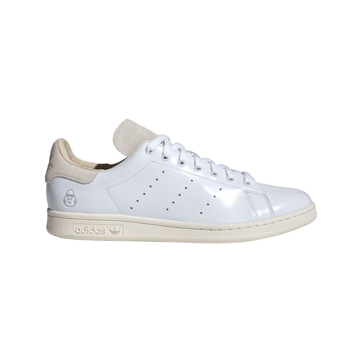White adidas Stan Smith-style trainers with beige collar, lace-up, perforated toe, cupsole