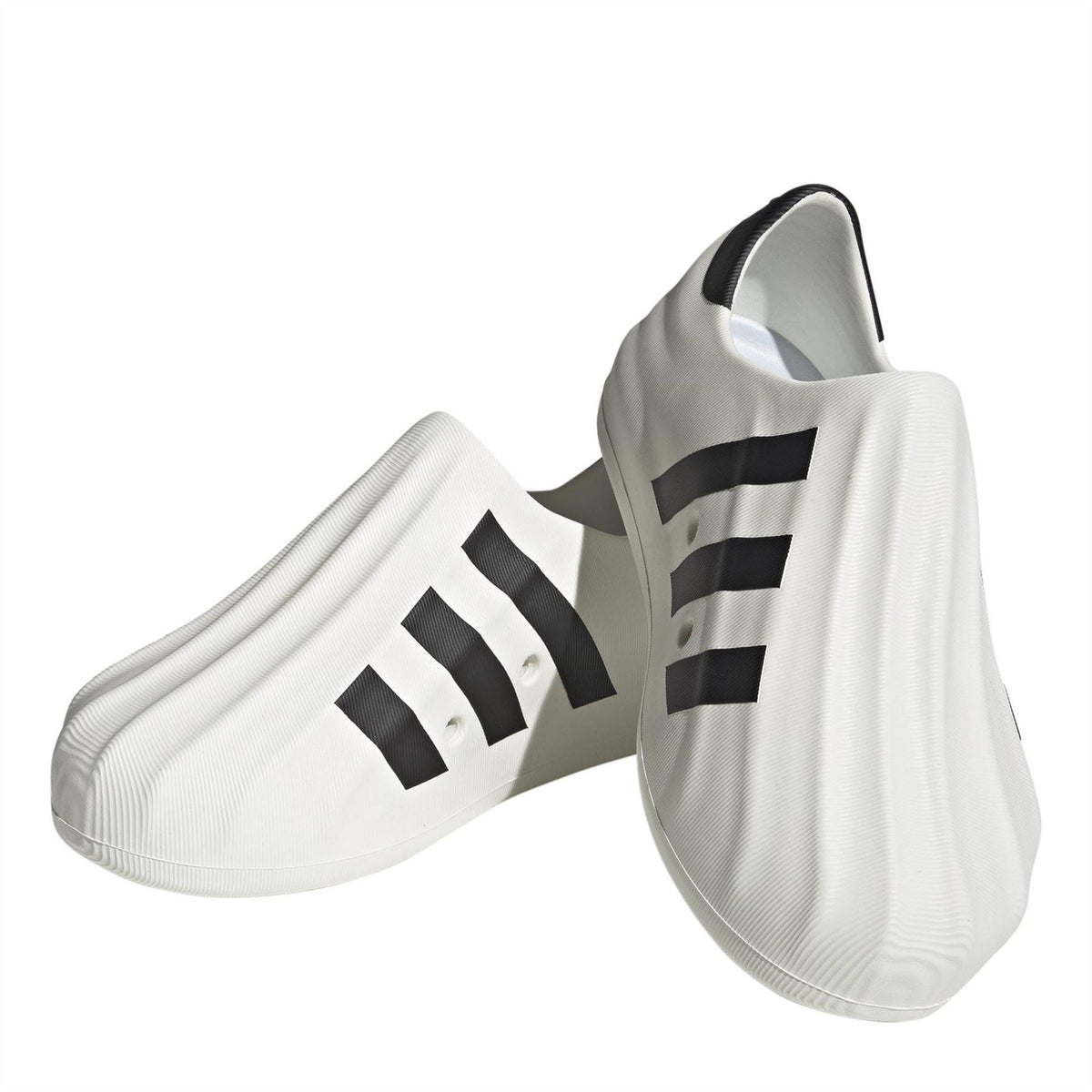 Junior adidas Originals Superstar Slip-On Trainers in size 3-5 with classic white design and signature three stripes.