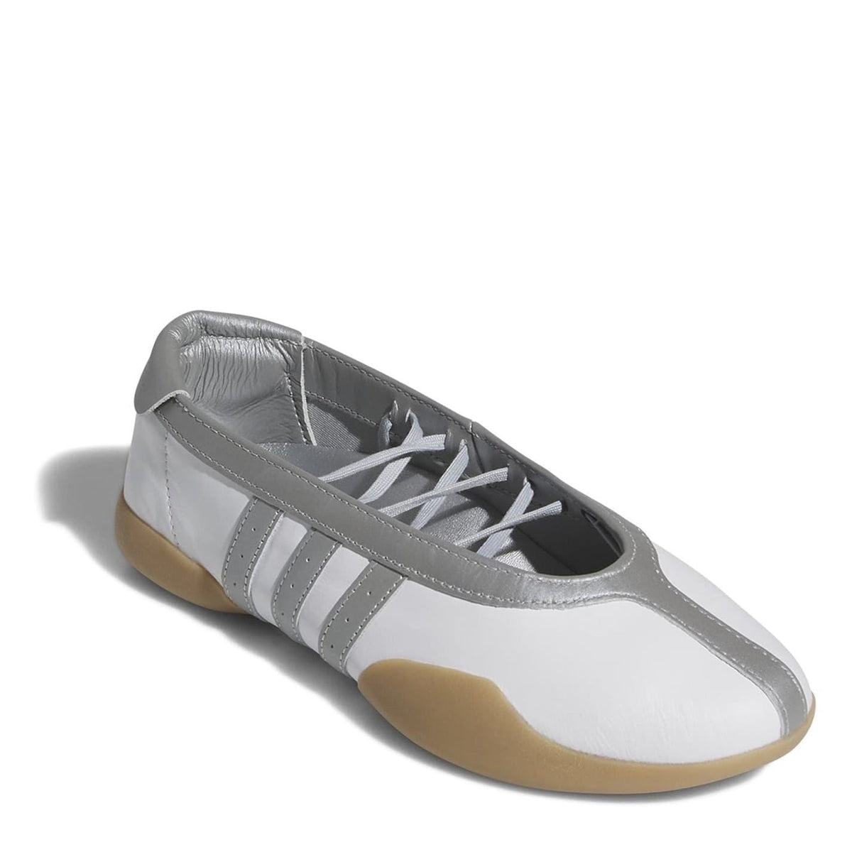 adidas Taekwondo Ballet low-top sneakers, lace-up upper with 3 silver stripes, gum sole