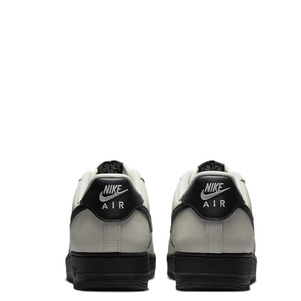 Nike Air Force 1 '07 low-top sneakers heel view in light bone with black heel panel