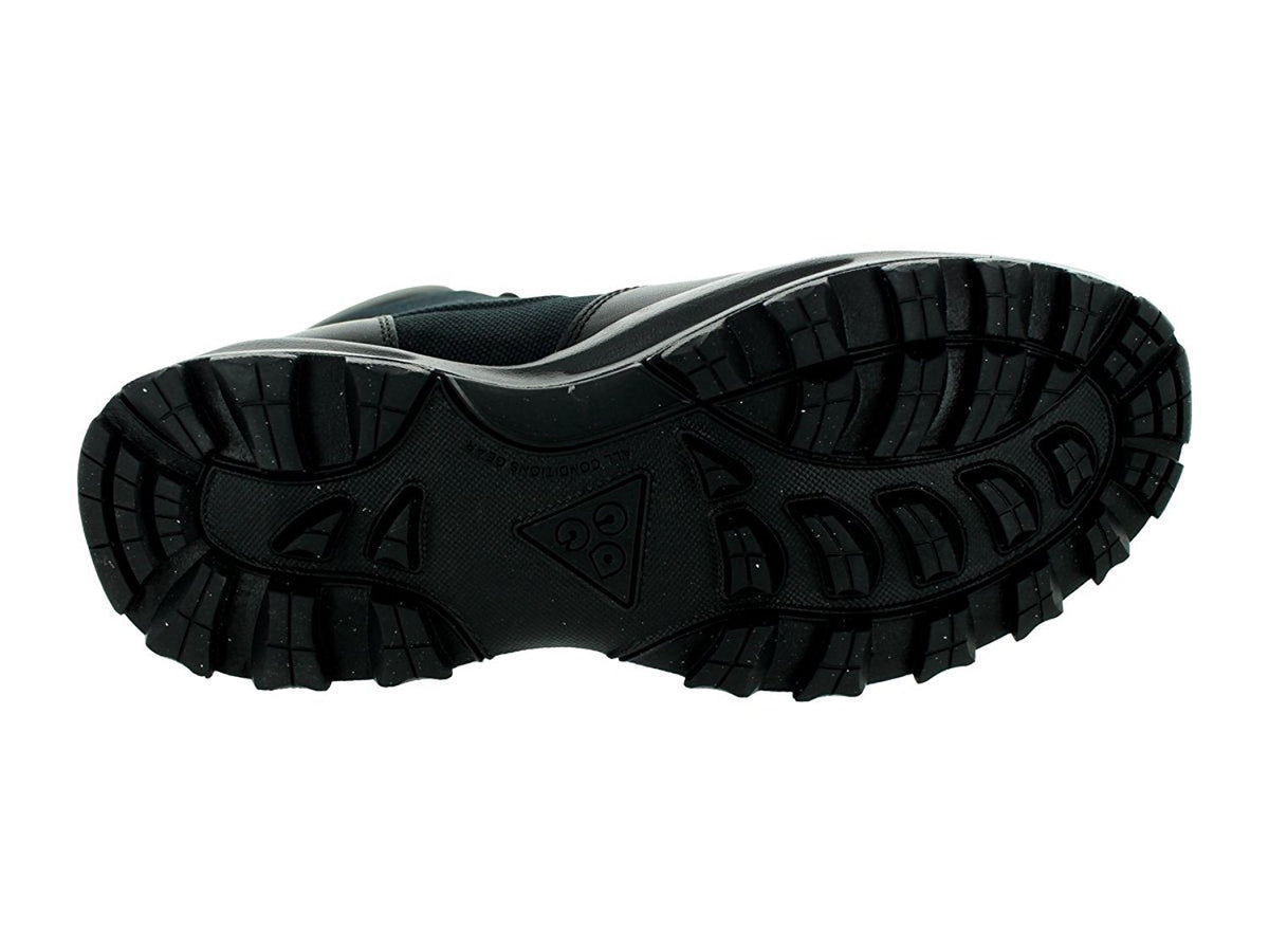 Men's Nike Manoa boot outsole, black rubber tread pattern and grooves