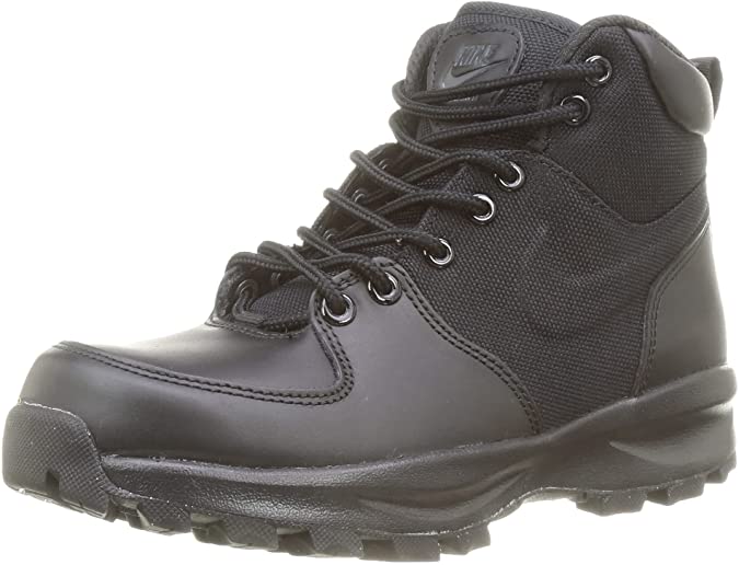 Men's Nike Manoa boots in dark black, lace-up with rugged tread sole