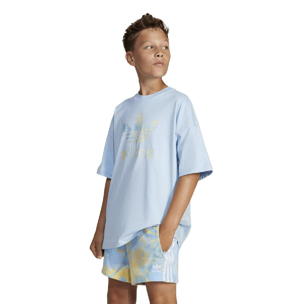 Junior girls adidas Originals sleeved T-shirt in soft fabric, featuring the classic adidas logo on the front.