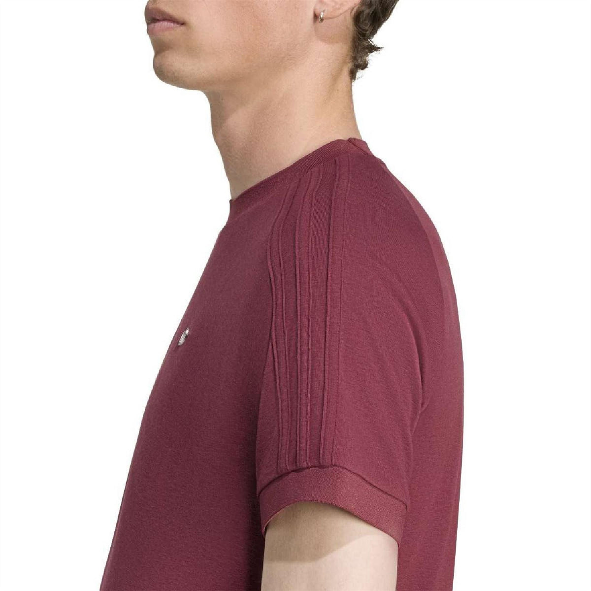 Maroon T-shirt with ribbed neckline and raglan short sleeve detail