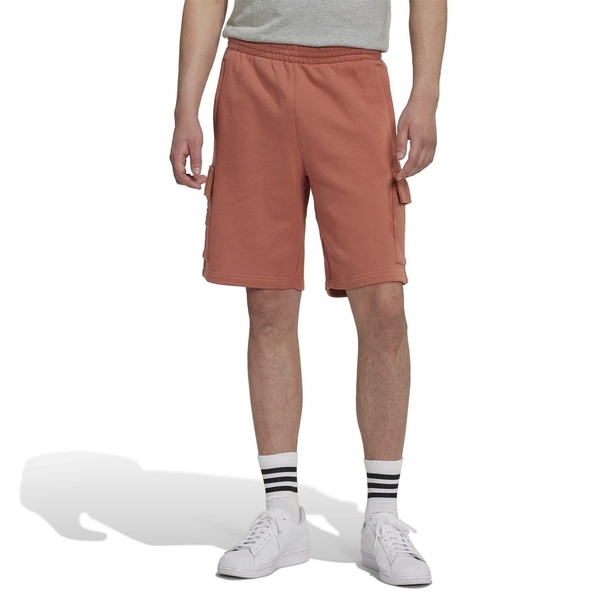 Brown cargo shorts, relaxed fit, side cargo pocket