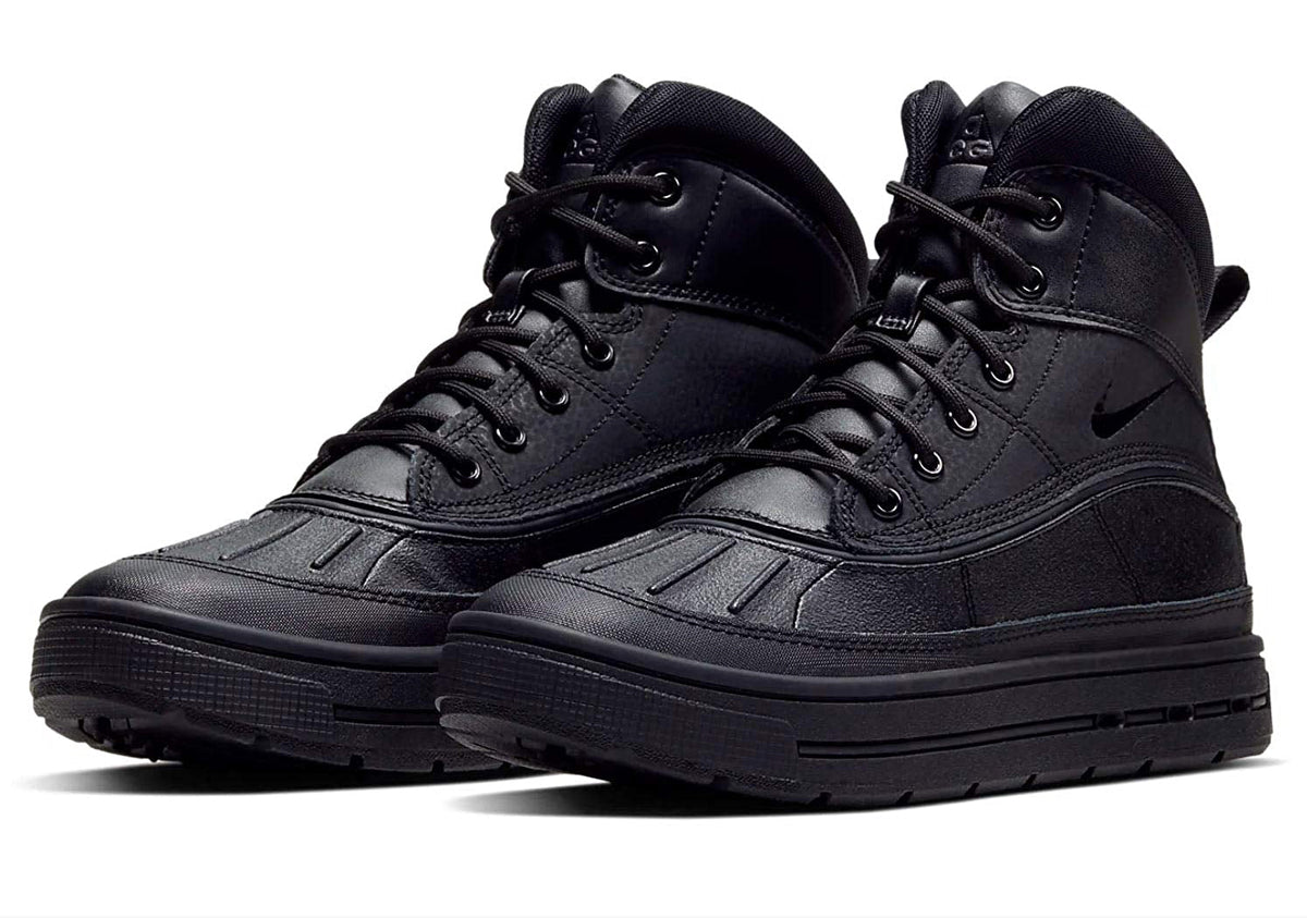 Kids' Nike Woodside 2 High black lace-up boots with textured panels and swoosh