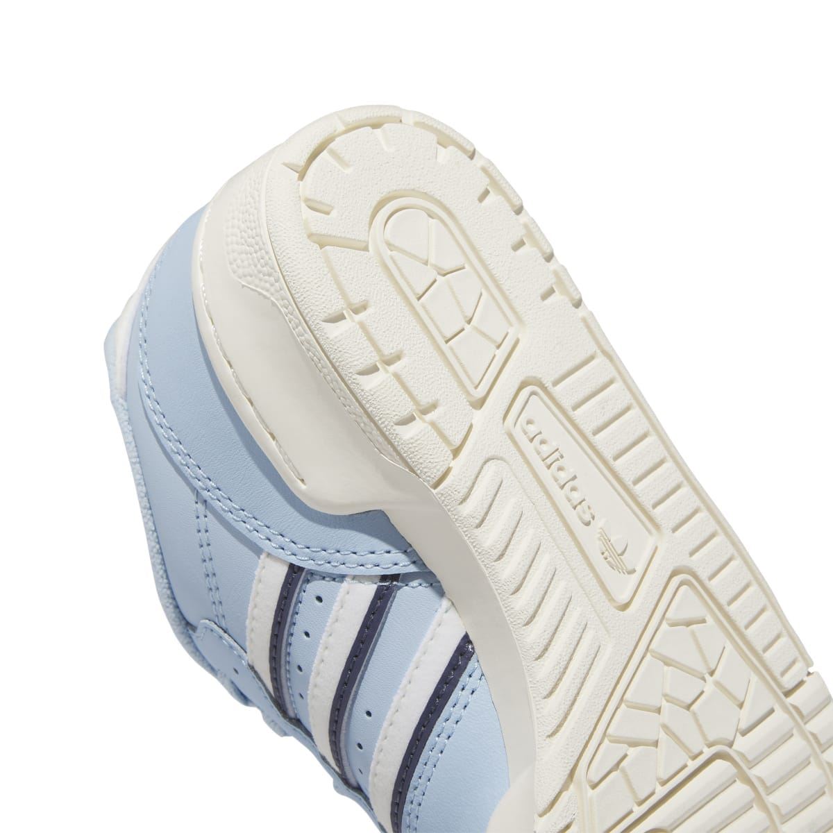 Kids' light blue low-top trainers, close-up off-white outsole tread