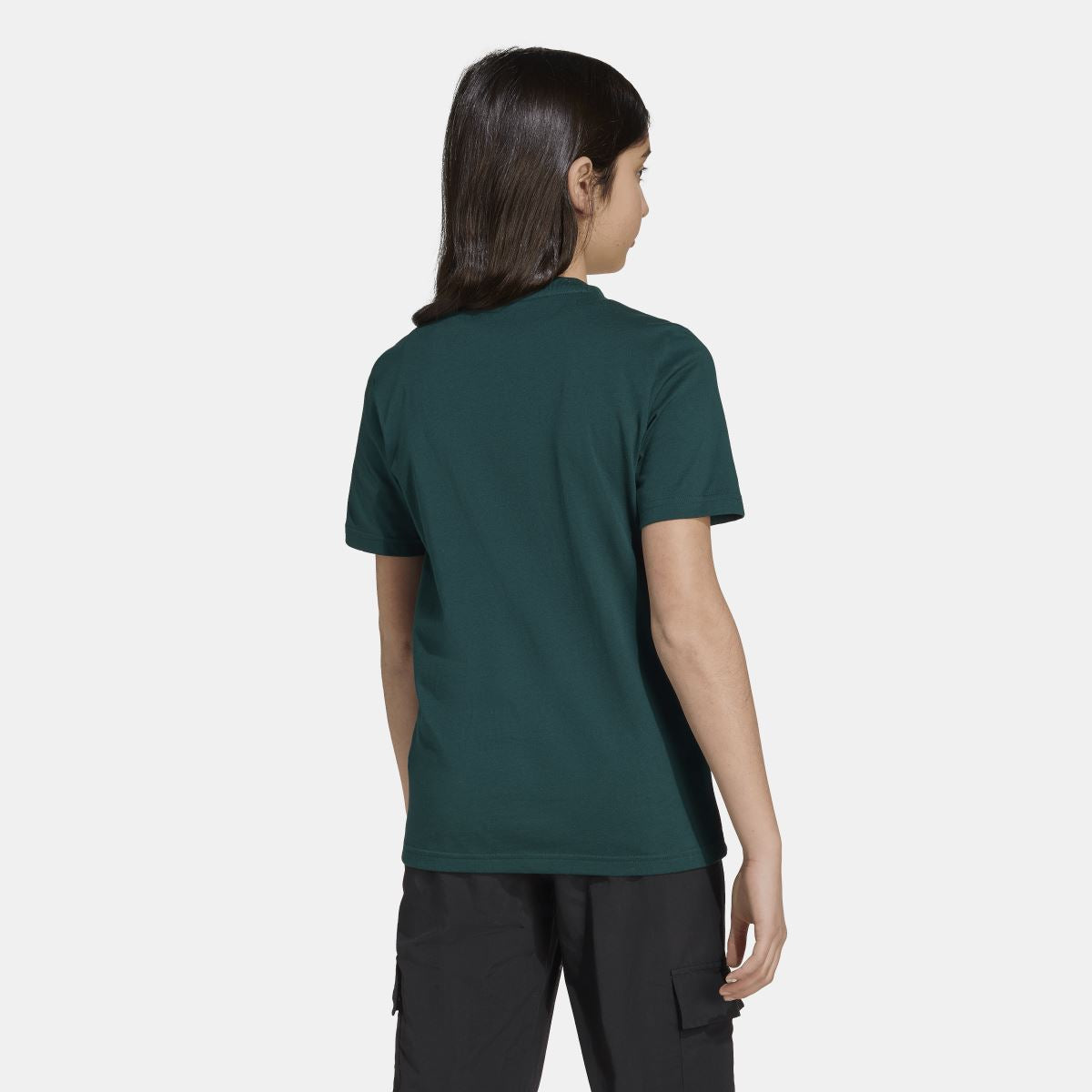 adidas Originals juniors' T-shirt for ages 8-16, featuring a classic design and comfortable fit in a casual style.