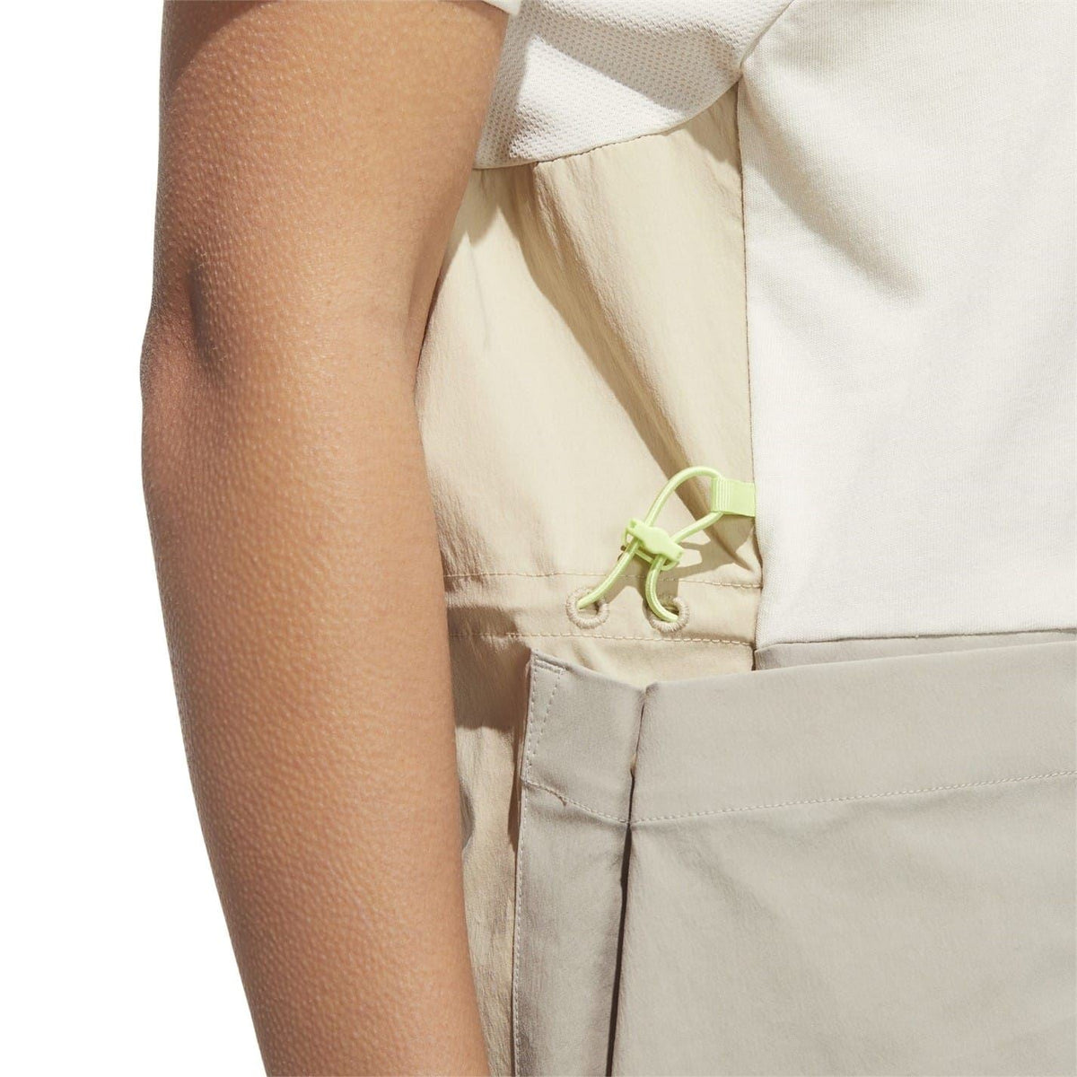 adidas Originals Voyager overalls, stylish jumpsuit with adjustable straps and front pockets, casual and comfortable fit.