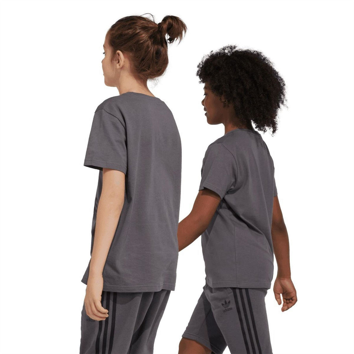 Junior adidas Originals T-shirt for ages 8-16, featuring classic design and comfortable fabric, perfect for casual wear.