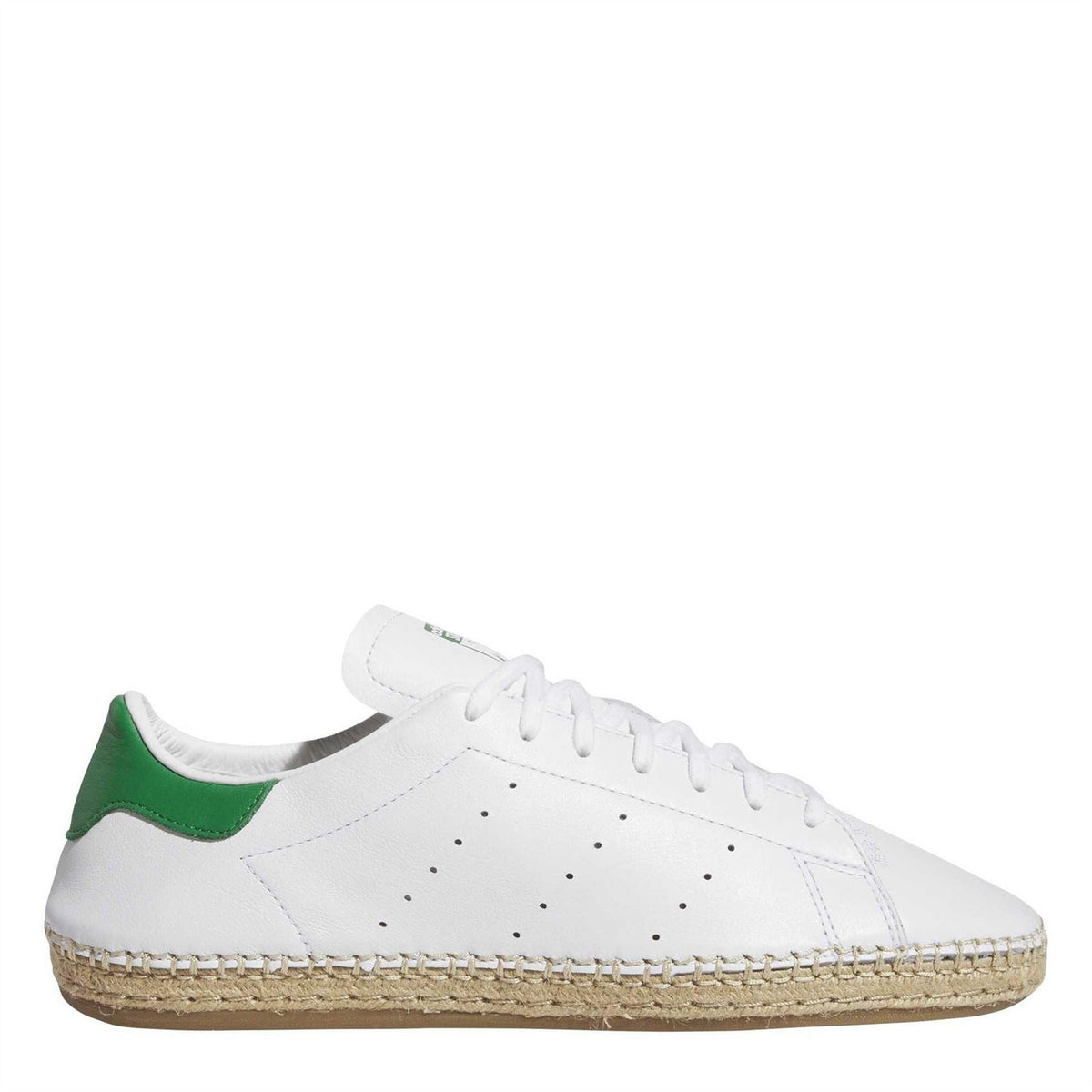 White leather low-top trainers with green heel panel, lace-up and perforated toe