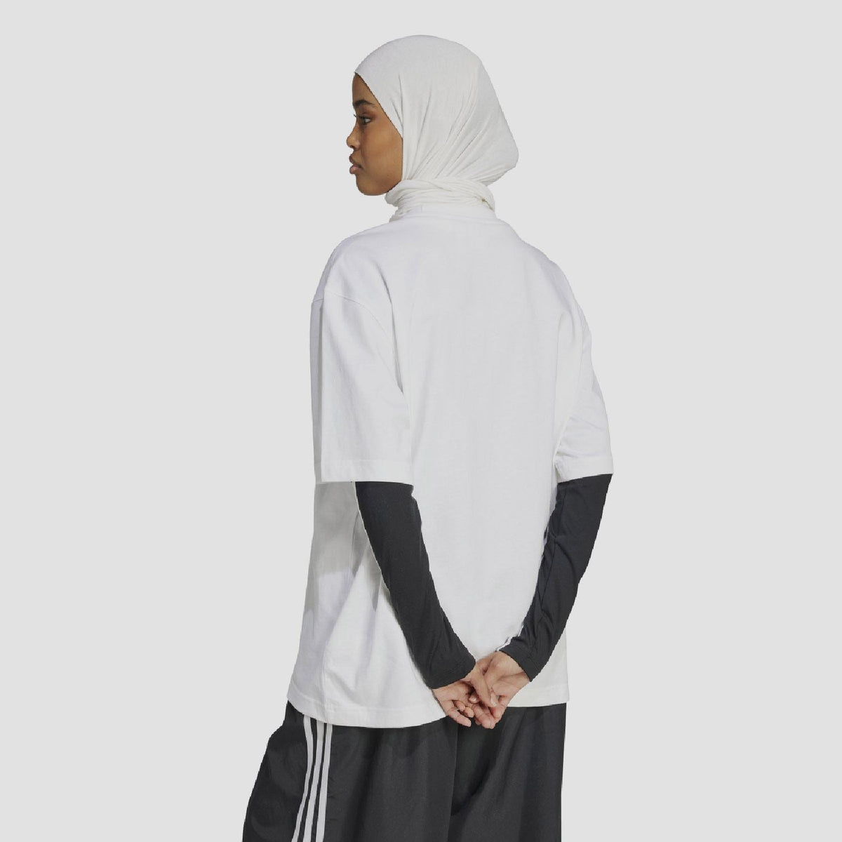White oversized t-shirt back view, relaxed fit and crew neck