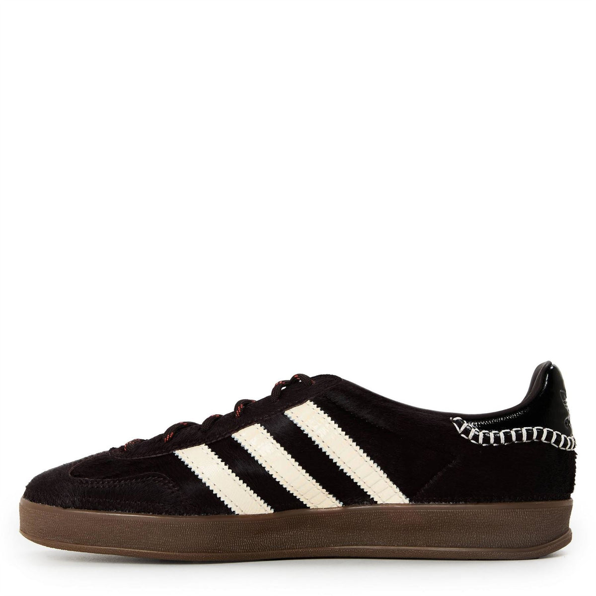 Black pony shoes, white three stripes on vamp, lace-up with chain-trim collar, gum sole.