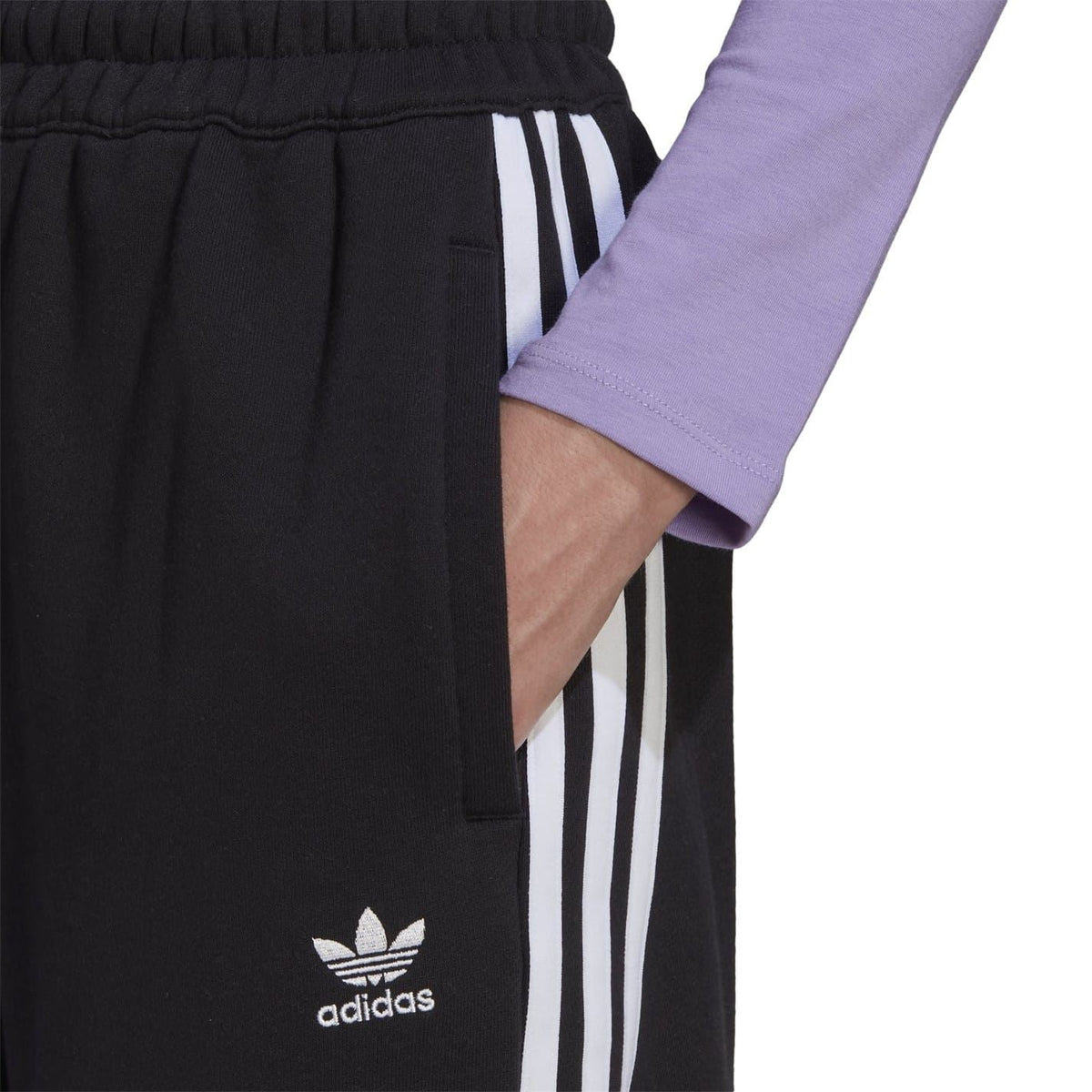 adidas Originals relaxed joggers in gray, casual track pants with tapered fit and elastic waistband, suitable for comfortable athletic wear