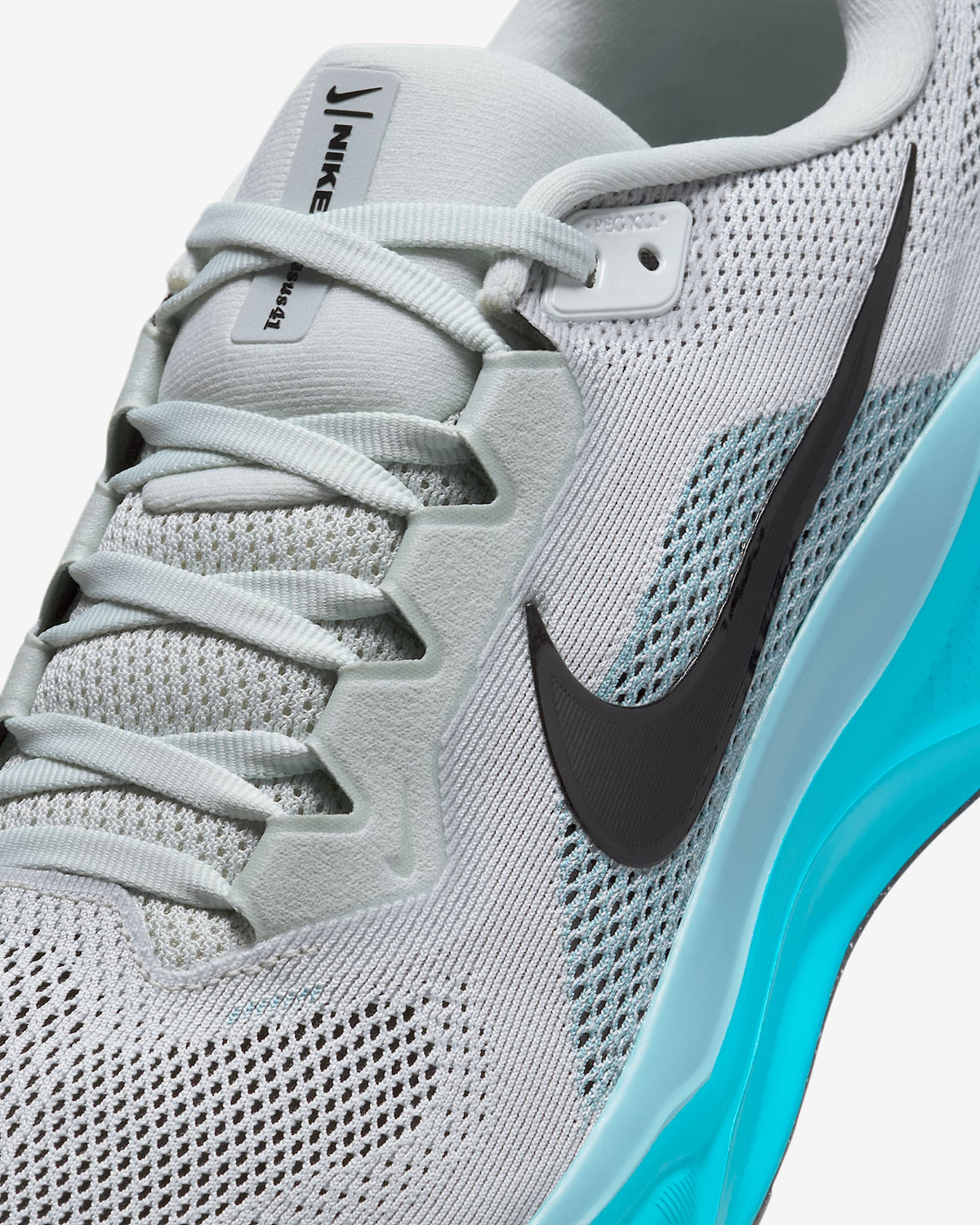 Air Zoom Pegasus 41 running shoes in light gray knit with teal accents