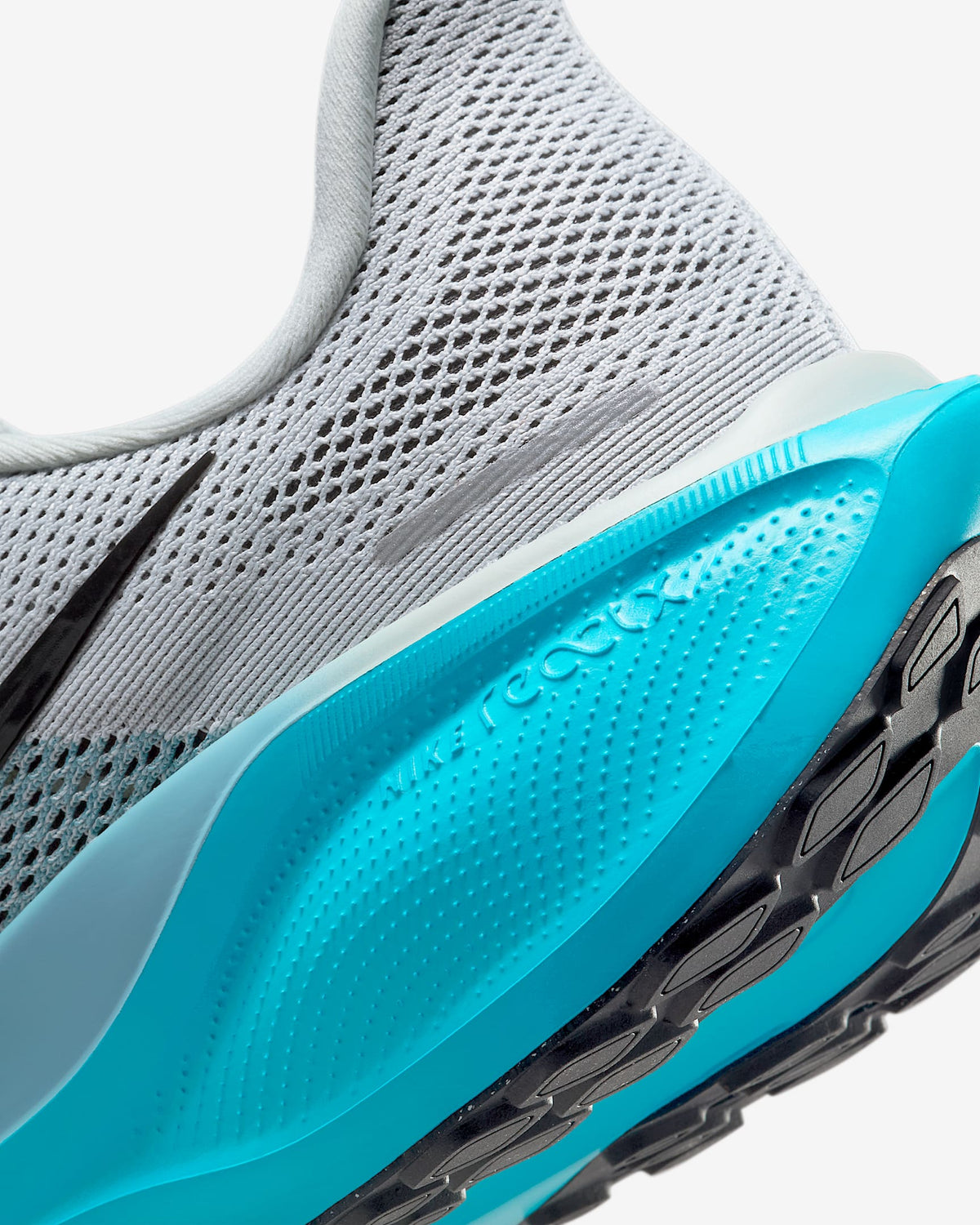 Air Zoom Pegasus 41 shoe heel with perforated knit and teal midsole