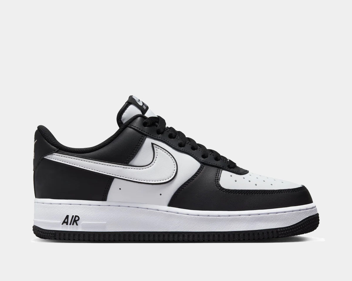 Air Force 1 '07 low-top sneakers in black and white with lace-up front and swoosh