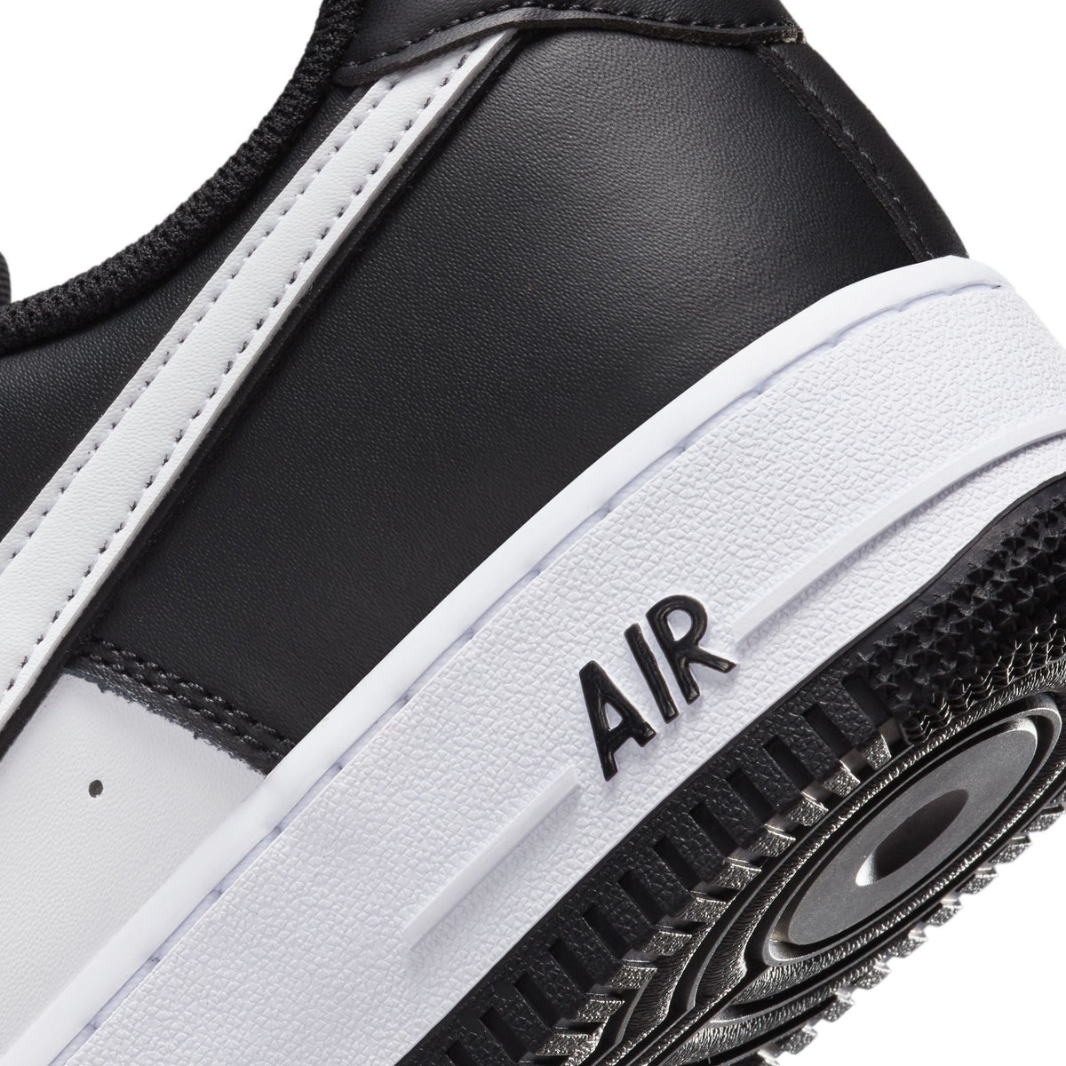 Air Force 1 '07 low-top sneakers heel close-up, black collar and AIR text on midsole