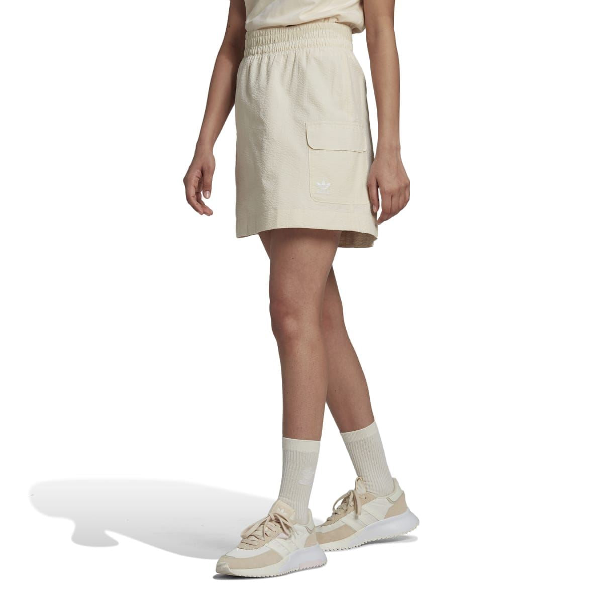 adidas Originals Adicolor Classics poplin skirt in white with a high waist and sleek design, displayed on a neutral background.