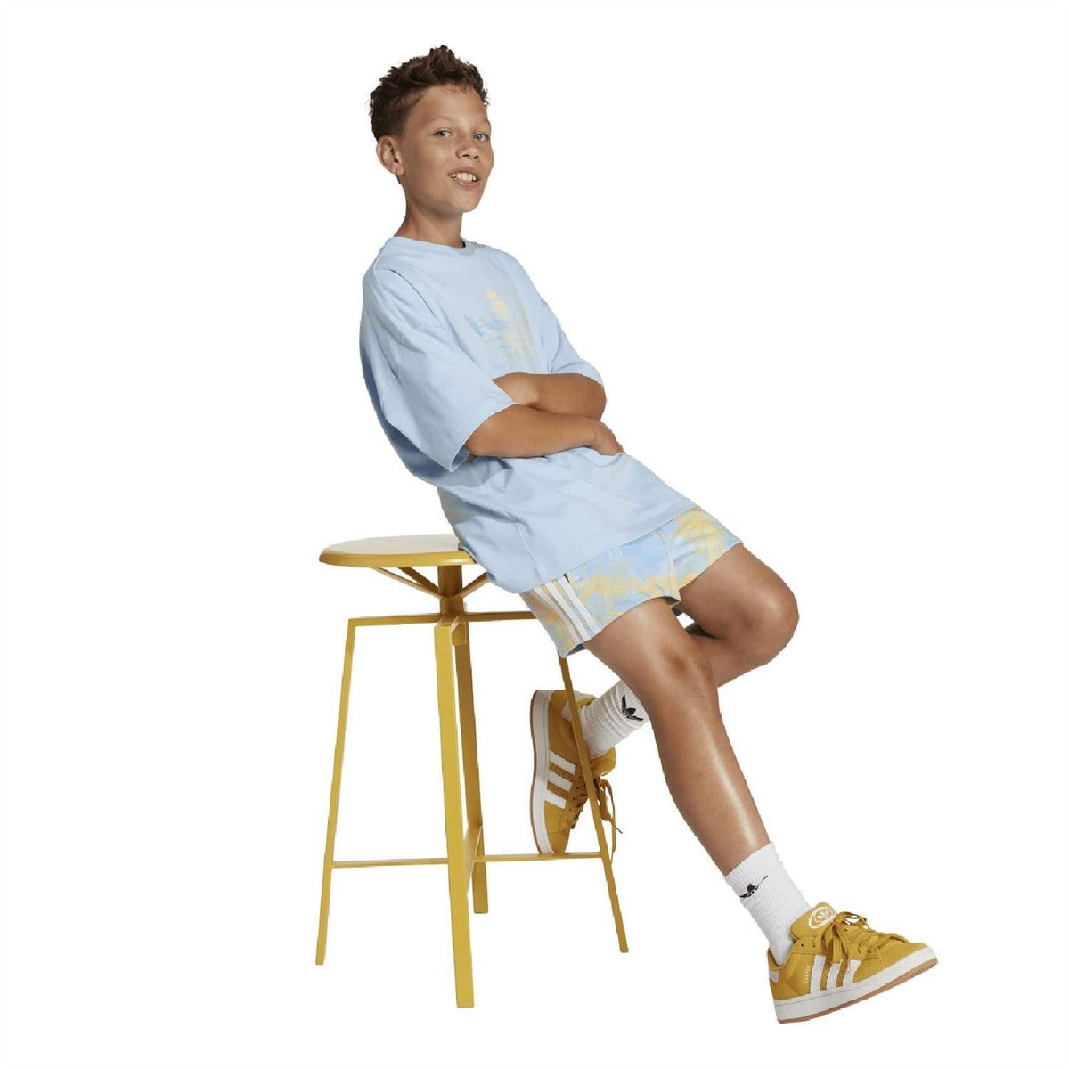 Junior adidas Originals sleeved T-shirt in black with white logo, suitable for ages 8-16, casual and comfortable youth clothing.