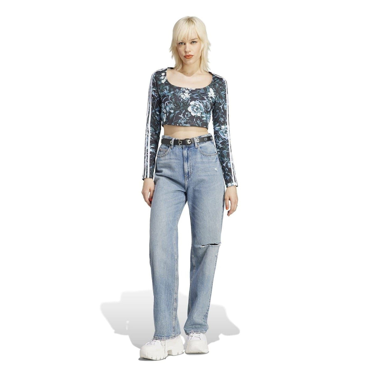 adidas Originals Flwr scoop neck cropped slim fit blouse for fitness and gymwear, featuring a stylish athletic design and breathable fabric