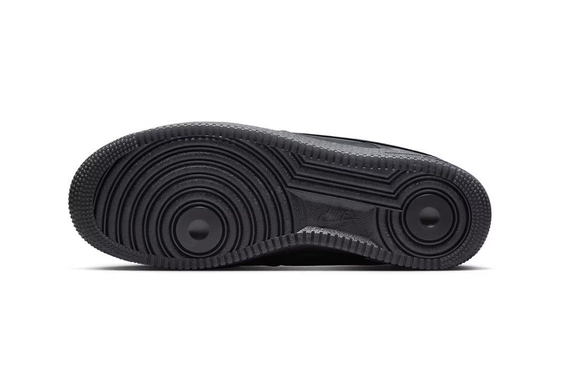 Rubber outsole for men's low-top sneakers with circular traction pattern