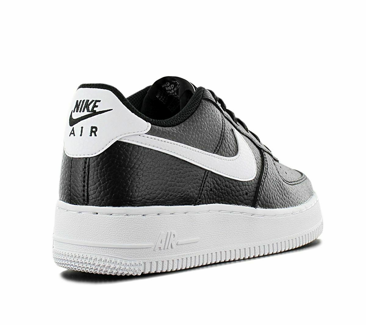 Black kids sneaker with white heel tab and Nike Air label, lace-up