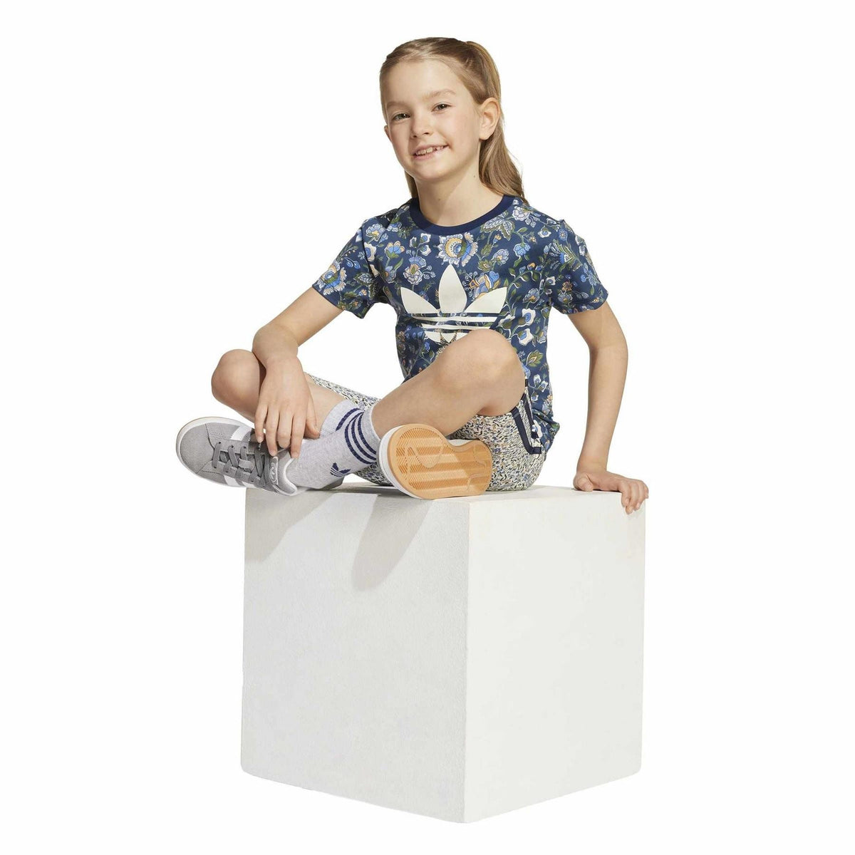 Kids' navy floral t-shirt and shorts set, sitting pose