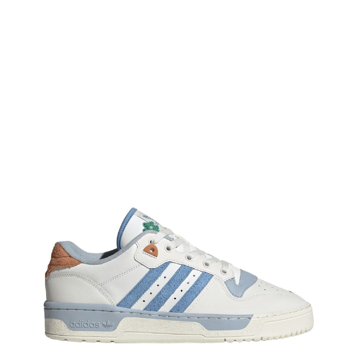 White low-top lace-up trainers with blue stripes, brown collar trim, and logo