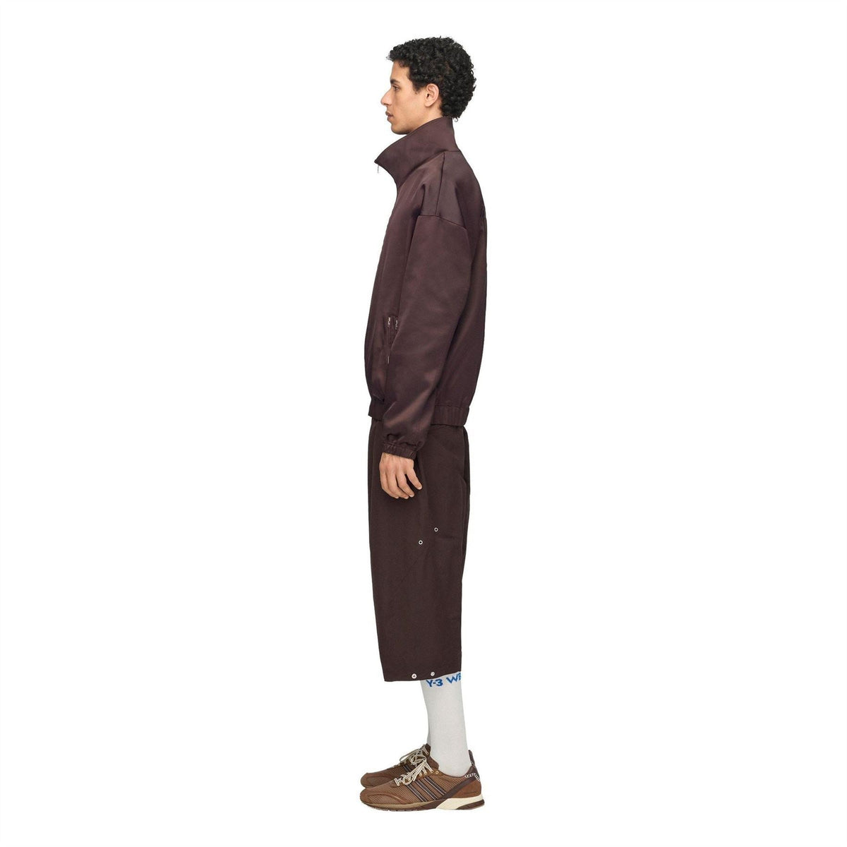 Brown side-view shorts with elastic waist and front drawstring with eyelet accents