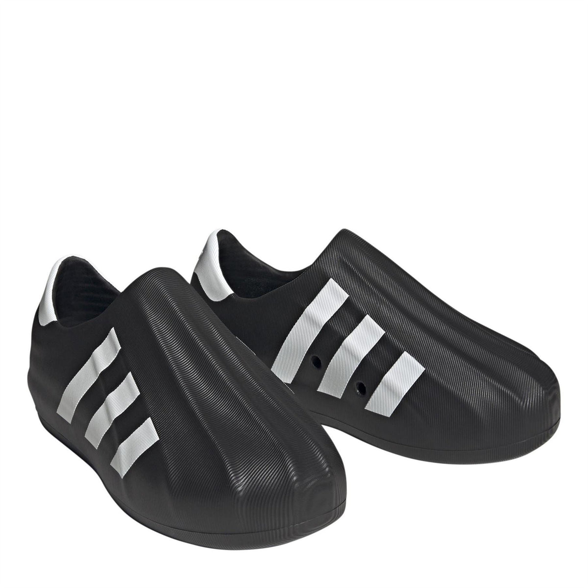 Kids' adidas Originals Superstar Slip-On Trainers in size 3-5, featuring classic design and comfortable fit.