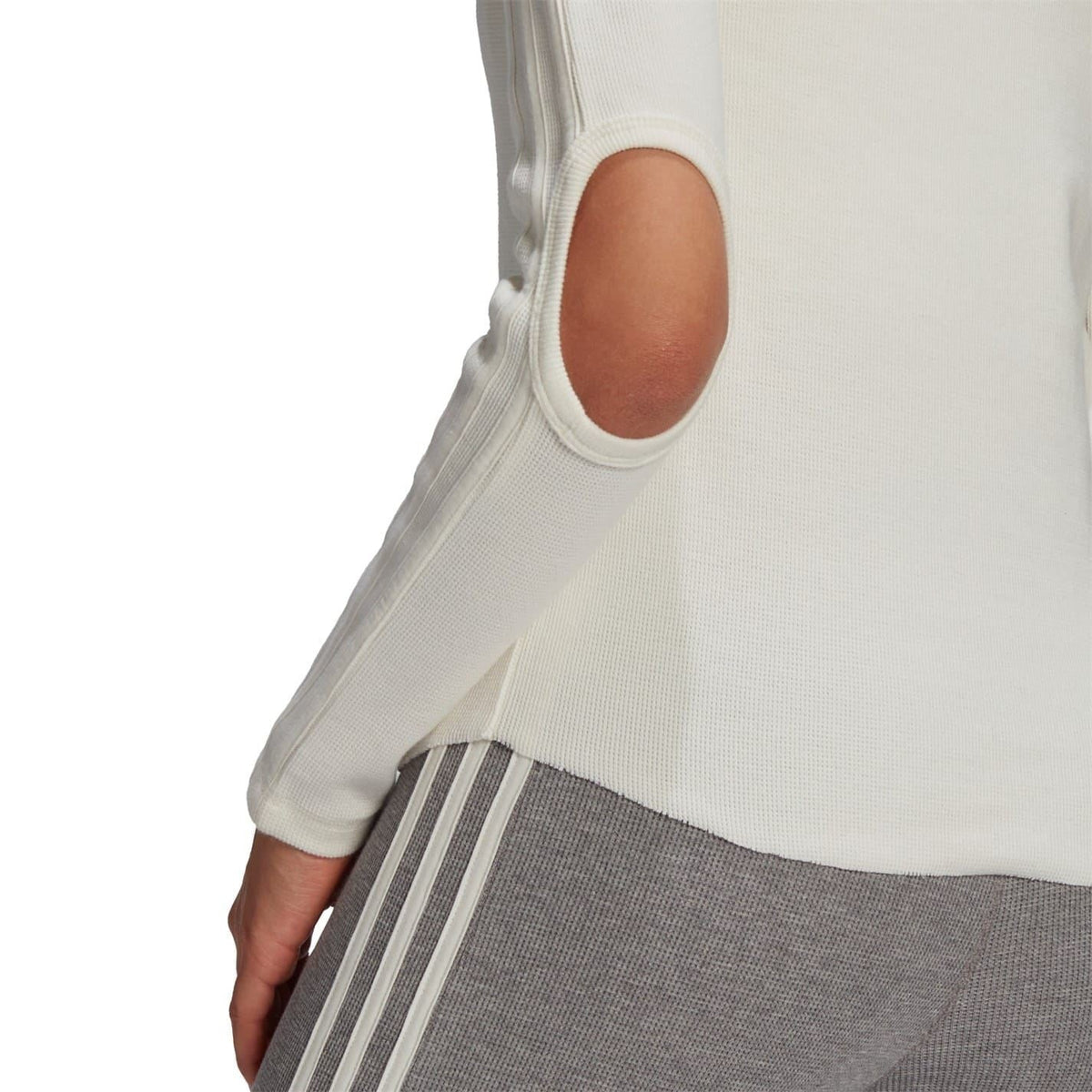 Chalk white long-sleeve T-shirt with ribbed cuffs and curved hem