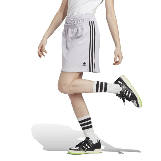 adidas Originals casual mini skirt in black with elastic waistband and sporty design, perfect for everyday wear