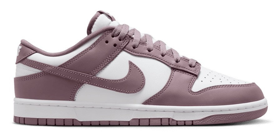 Men's Nike Dunk Low retro sneakers in white, taupe and off-white panels