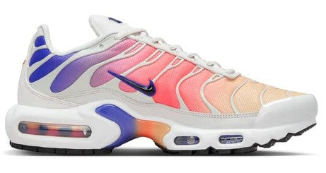 Nike Air Max Plus sneakers, off-white with pink upper and blue swoosh, lace-up, chunky midsole.