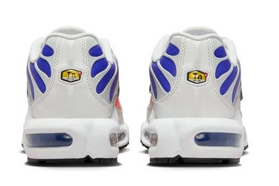 Nike Air Max Plus heel sneakers, off-white with blue logo accents and cushioned sole.